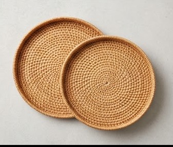 Example of woven trays in natural fibres